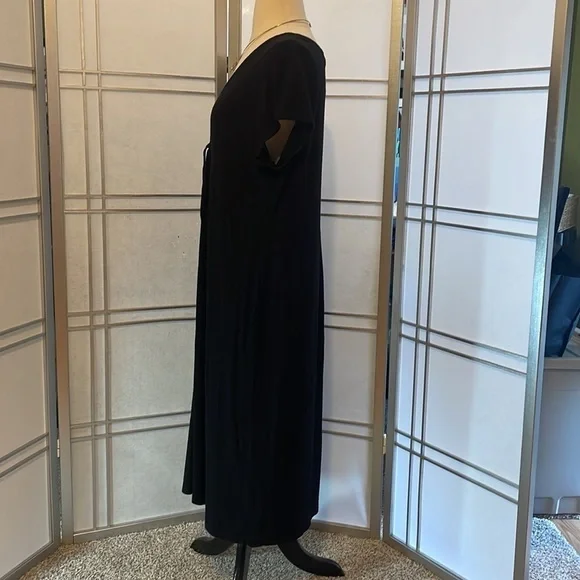 "GARNET Hill" Simple Black Dress- Size 12 - Picture 5 of 7